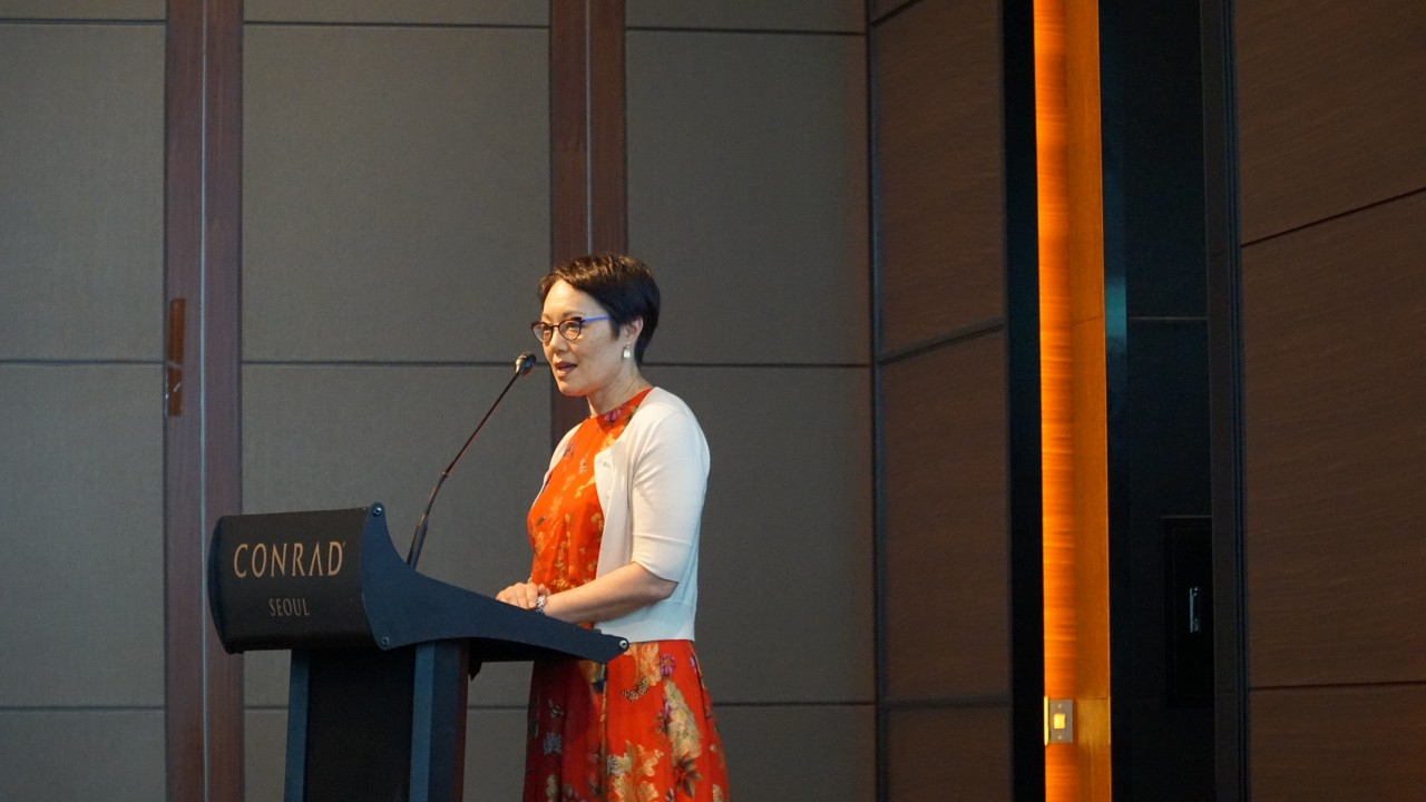 Angela Warnick Buchdahl, senior rabbi of Central Synagogue in New York City, delivers a speech during a an opening ceremony for the Israel Education Research Center, at the Conrad Seoul hotel on Tuesday. (Israeli Embassy in South Korea)