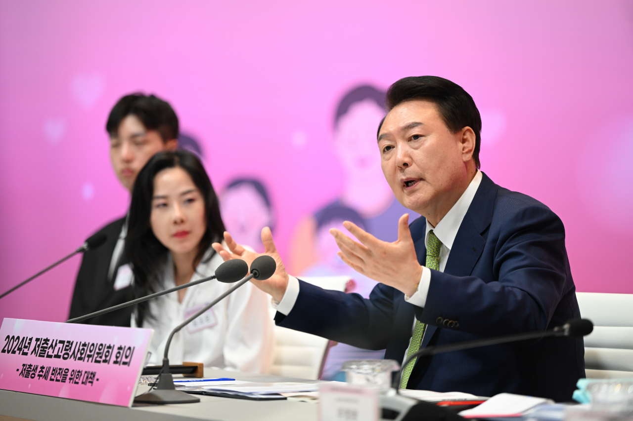 President Yoon Suk Yeol (right) speaks during a meeting of Presidential Committee on Aging Society and Population Policy held in HD Hyundai Global R&D Center in Bundang, Gyeonggi Province, Wednesday. (Pool photo via Yonhap)