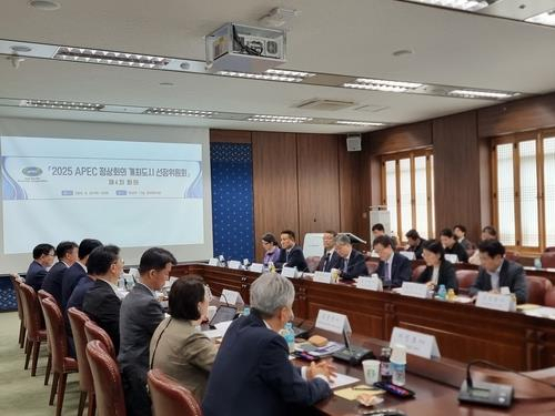 A meeting of the government's APEC summit host city recommendation committee (Ministry of Foreign Affairs)
