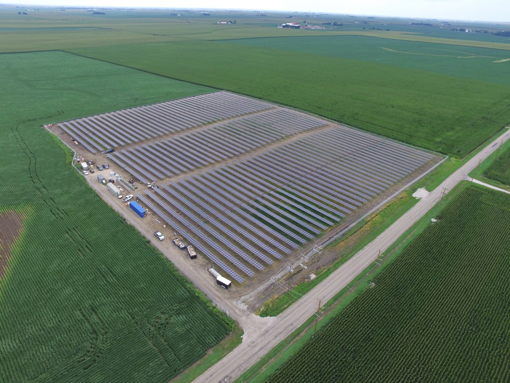 US commercial solar developer Summit Ridge Energy's community solar farm in Illinois. (Hanwha Solutions)