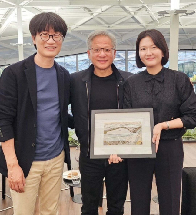 Naver Global Investment Officer and founder Lee Hae-jin, Nvidia CEO Jensen Huang and Naver CEO Choi Soo-yeon pose at Nvidia's headquarters in Santa Clara, California on Tuesday. (Naver Instagram)