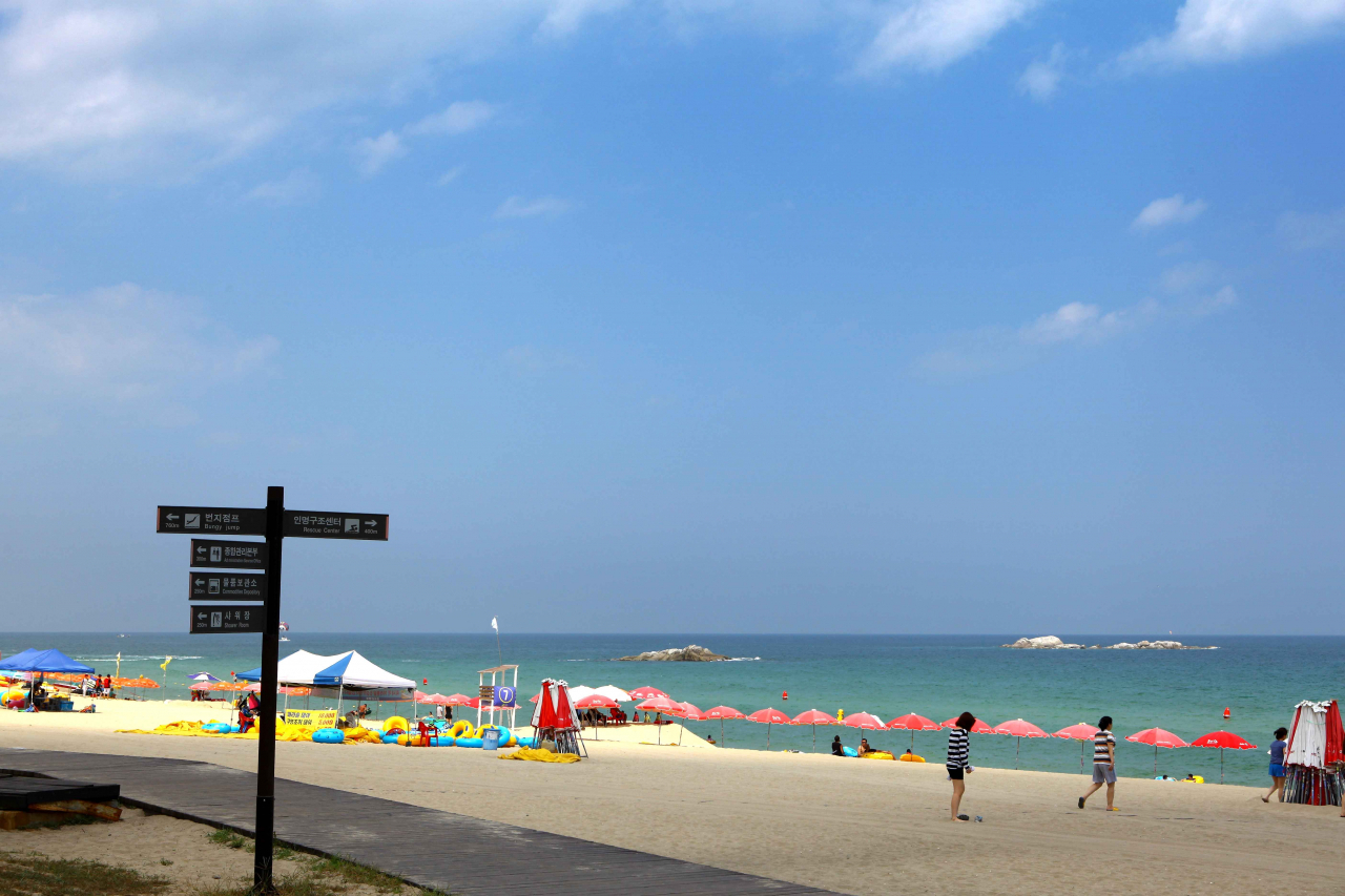 Gyeongpo Beach in Gangneung, Gangwon Province (Korea Tourism Organization)