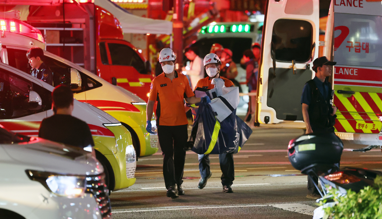 Paramedics and police clean up the scene at an intersection near Seoul's Seoul City Hall Station, where a major car accident occurred on Monday night. (Yonhap)