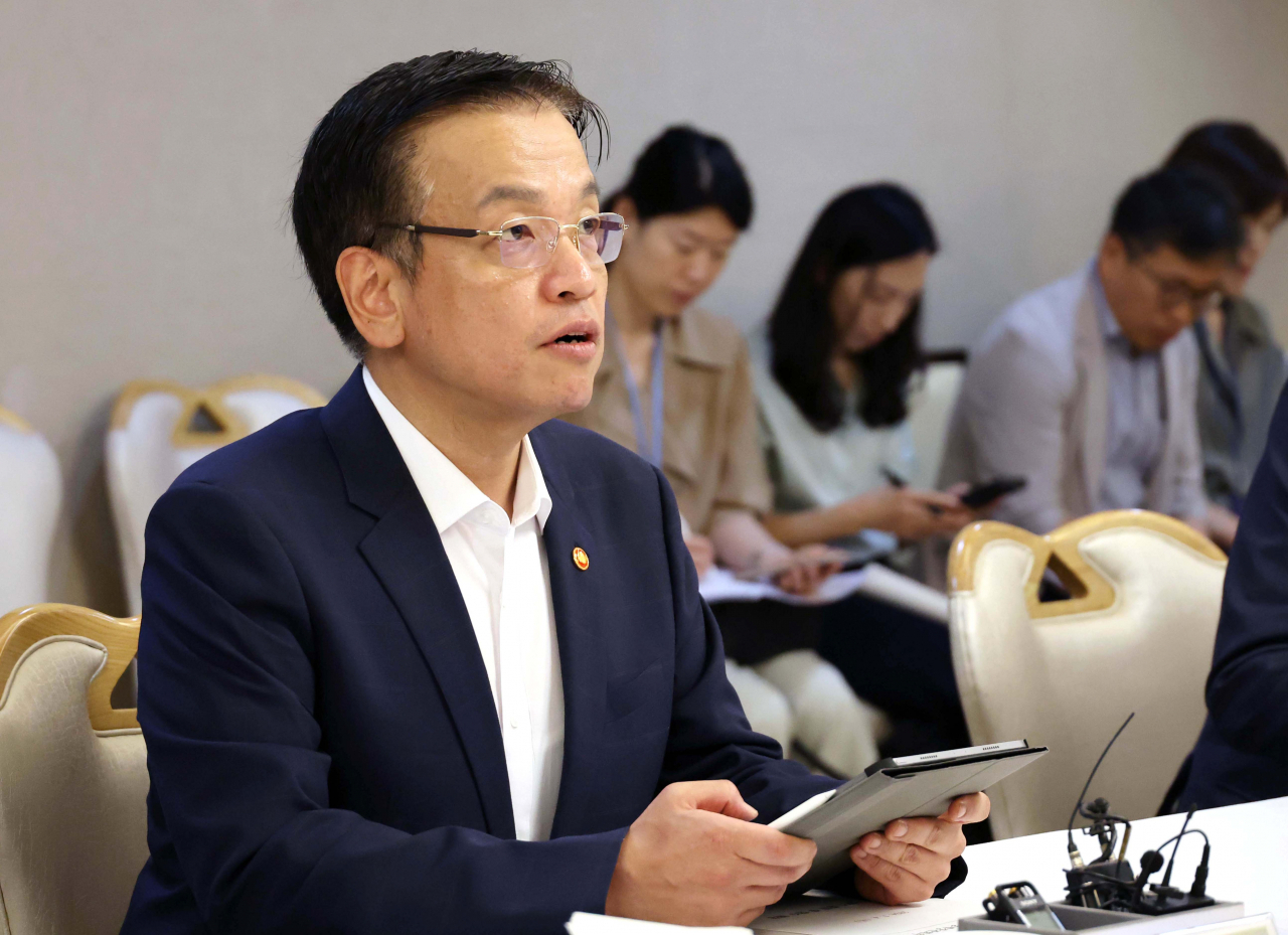 Finance Minister Choi Sang-mok speaks during a meeting of ministers working on external economic issues in Seoul on Thursday. (Yonhap)