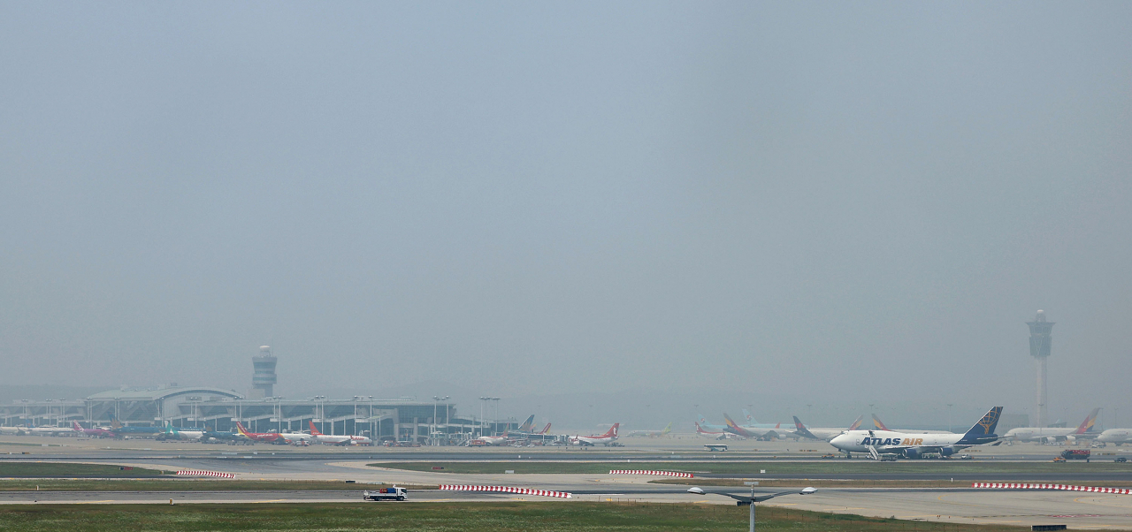 A runway of the Incheon Airport (Yonhap)