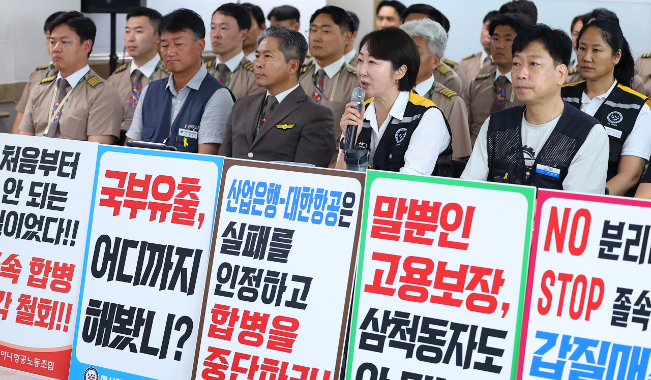 Asiana Airlines' labor unions make a joint speech at a press conference held in central Seoul, on Thursday. (Yonhap)