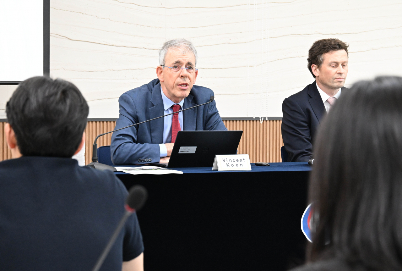 Vincent Koen (left), the head of country studies division of the OECD Economics Department, and Jon Pareliussen, a senior economist at OECD heading the Korea desk, hold a press briefing at the government complex building in Sejong on Thursday. (Ministry of Economy and Finance)