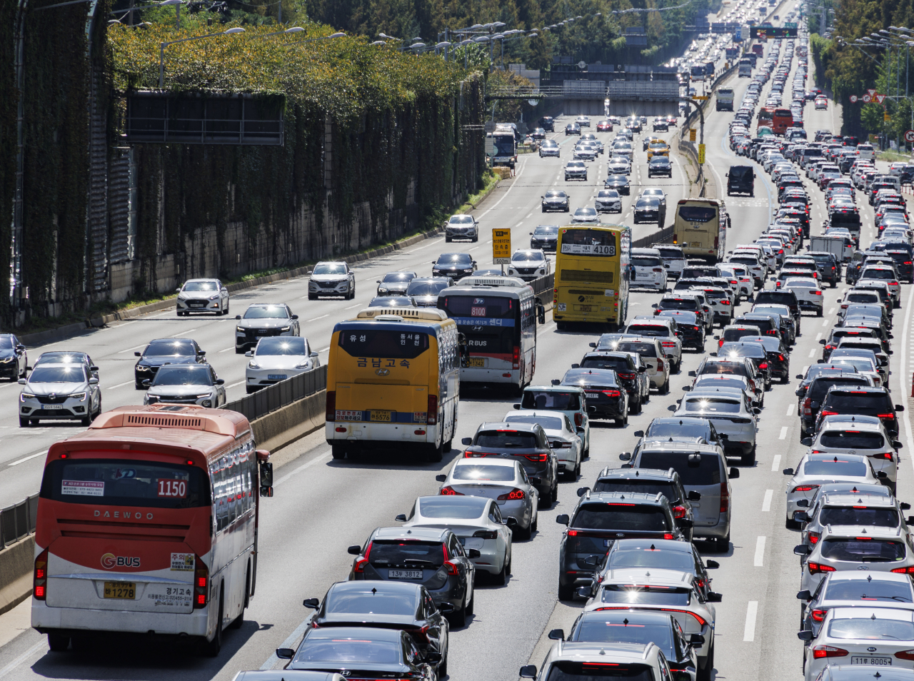 Seoul-bound traffic clogged on 4th day of Chuseok holiday