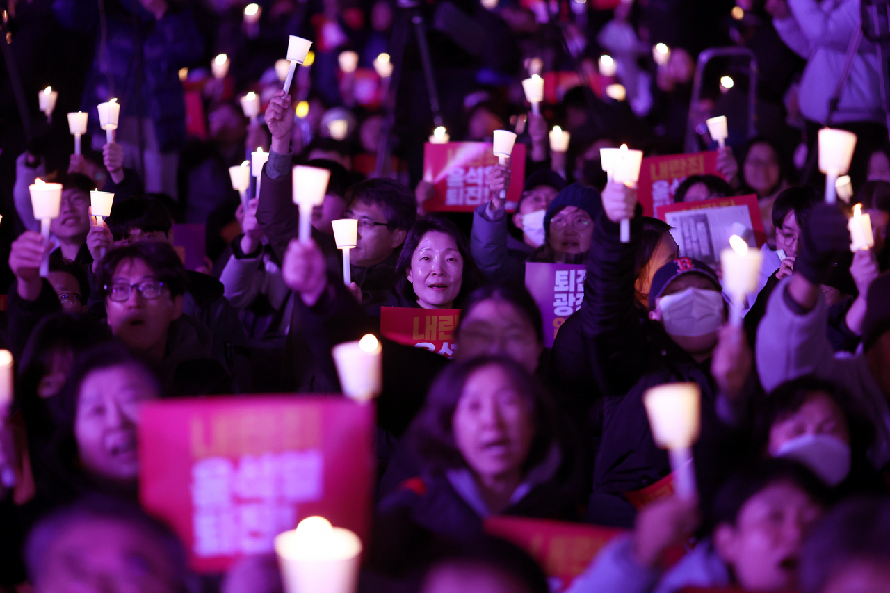 Anti-Yoon protesters hold candlelight rallies nationwide