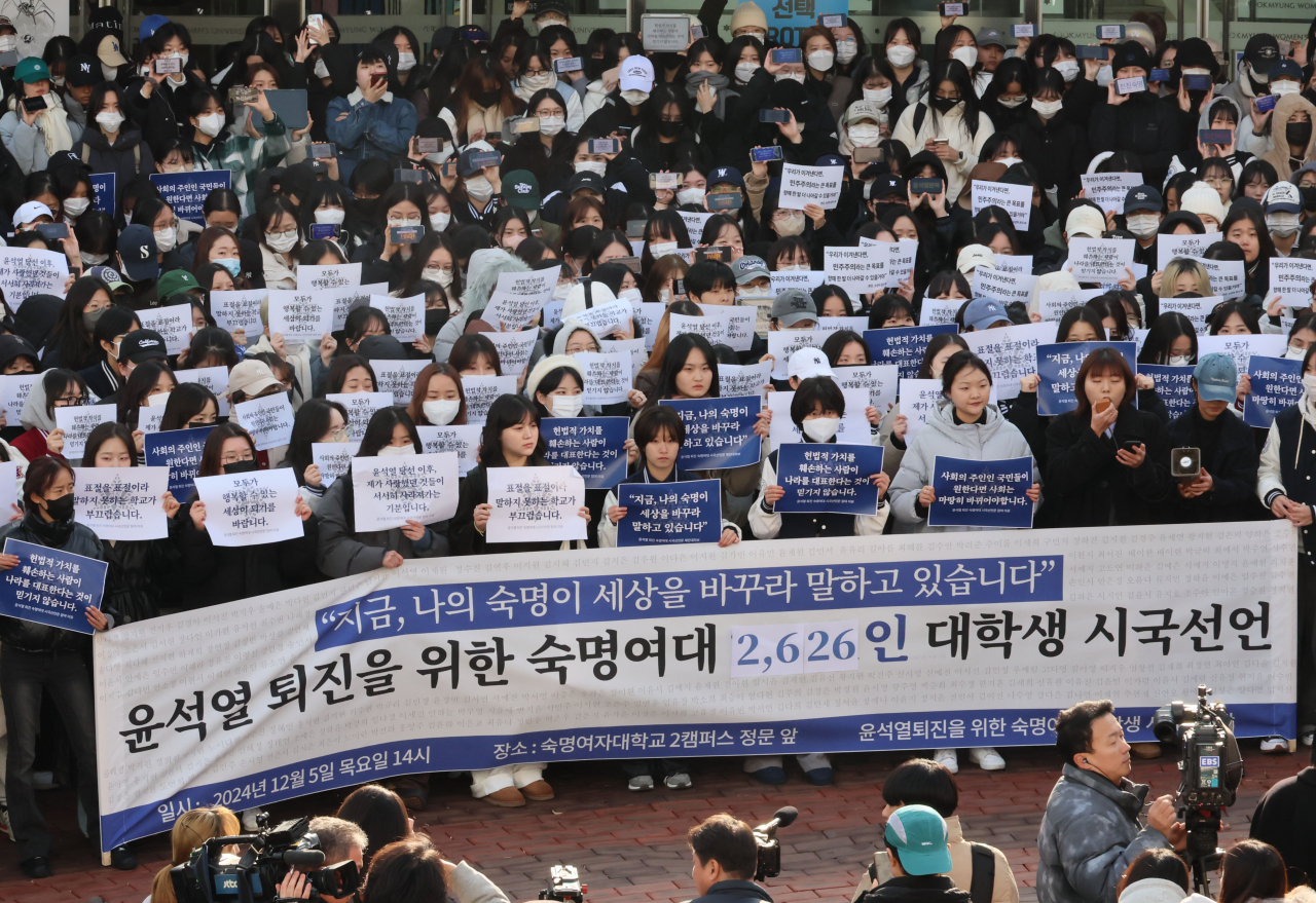 Protests sweep South Korea as calls for Yoon Suk Yeol's resignation intensify