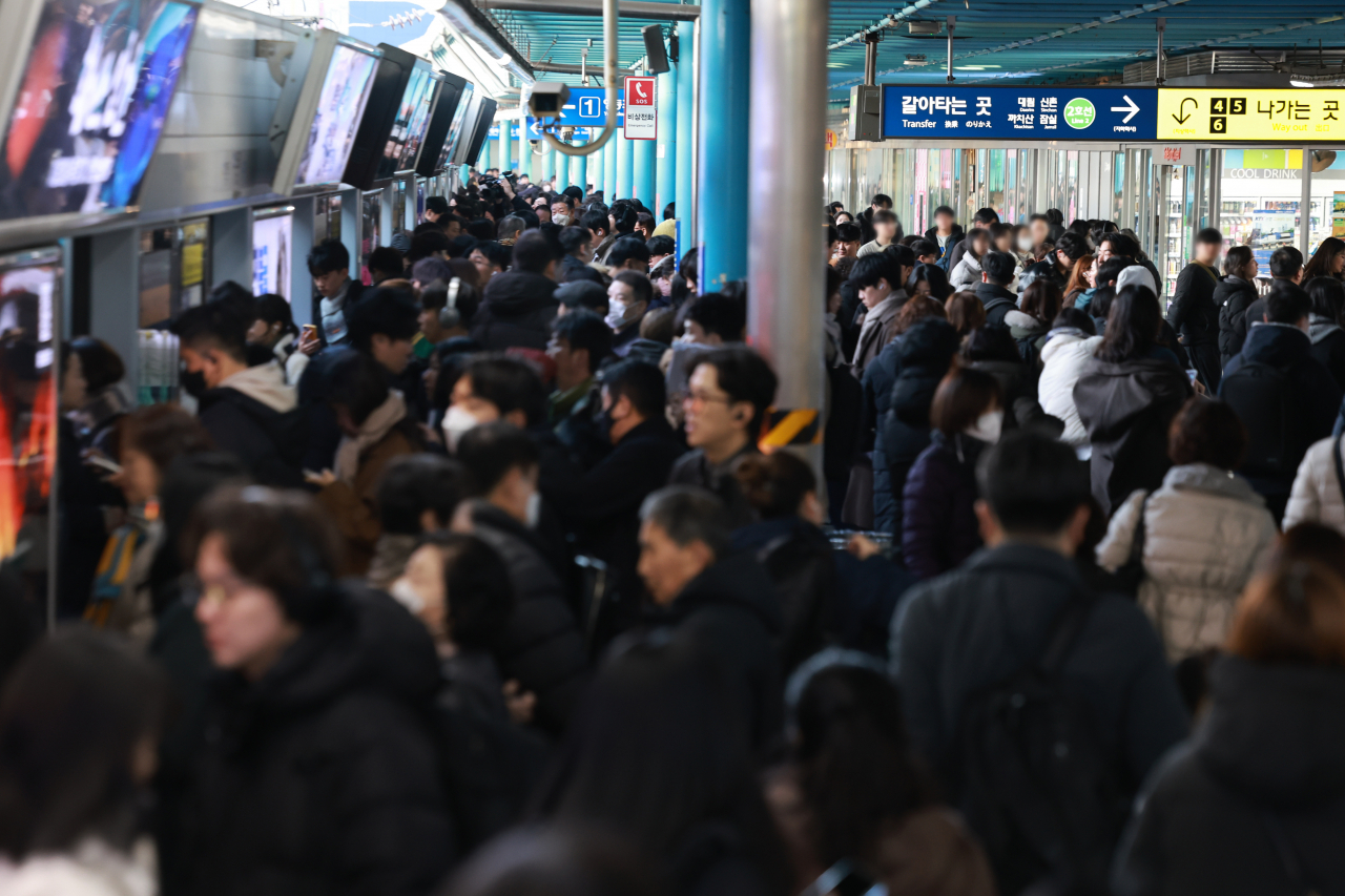 Last-minute agreement averts Seoul subway strike