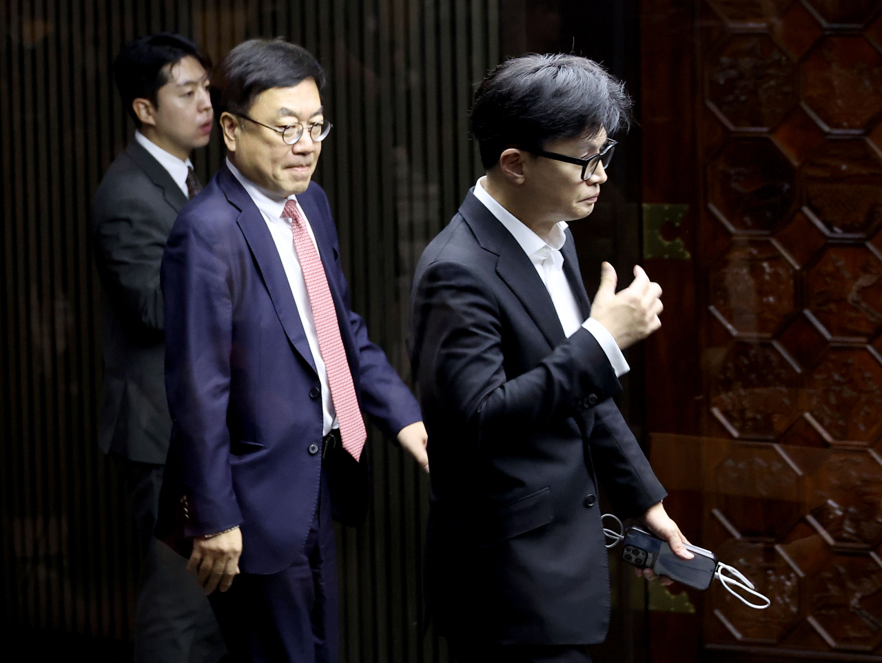 Ruling party leader keeps stance of suspending Yoon Suk Yeol from his position