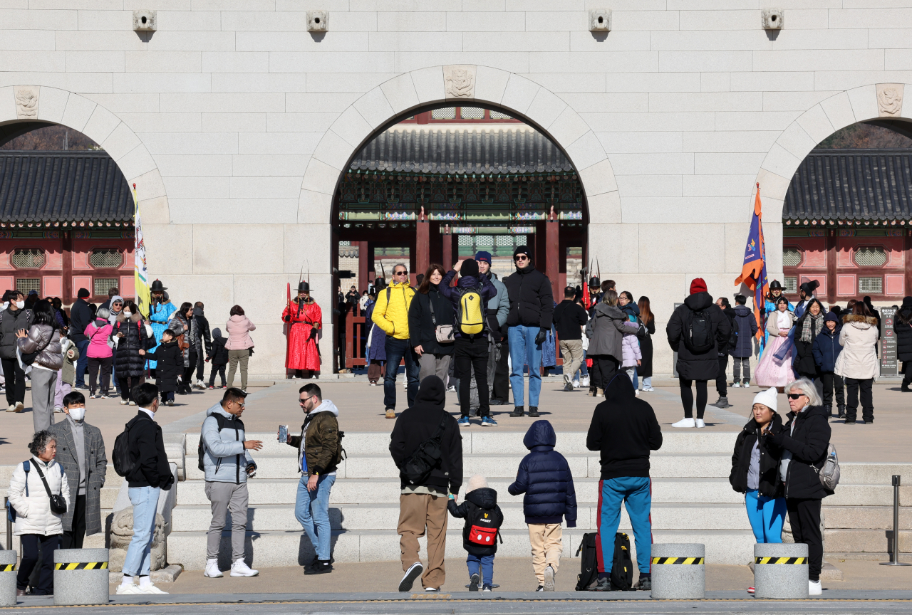 Travelers uneasy as South Korea works to restore confidence in safety