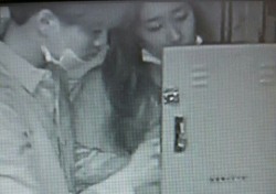 엑소 카이♥에프엑스 크리스탈, 방탈출 카페 CCTV 유출…사생활 유포 ‘갑론을박’