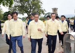 홍윤식 행자부장관, 경주 지진현장 방문 '조속한 피해복구' 당부