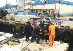 동해해경, 삼척항 북방파제에서 40대 추락자 구조