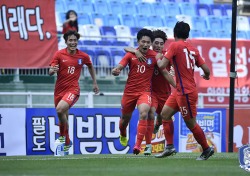 [U-19 챔피언십] ‘조영욱 멀티골’ 안익수호, 바레인에 2-1 승리…A조 선두