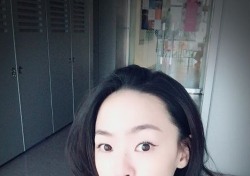 [스낵뉴스] 김윤아, ‘파워타임’ 인증샷...얼굴에서 광채가?