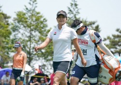 [한국여자오픈 포토] 김지현, 3승을 향한 버디 퍼트의 완성