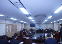 경북도의회, 행정사무감사 중단…포항지진피해 복구 지원 위해