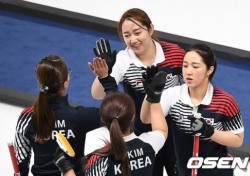 [평창] 컬링 여자단체, ‘세계 2위’ 스위스에 7-4 승리...예선 2승 1패