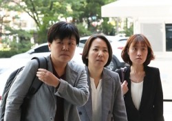 안희정 첫 재판, 김지은 산부인과 기록서 ‘出血’ 진단서