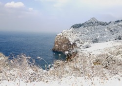 [헤럴드 포토]눈 쌓인 섬마을 풍경