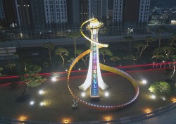 행복도시의 꿈 ‘조형물’ 에 담다...김천시, 만남의 광장 조형물 야간경관조명 점등