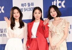 [포토;뷰] 문가영-안소희-김예원 봄을 부르는 미녀