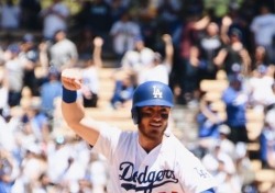 [MLB] ‘벨린저 투런포’ LA 다저스, 홈 33경기 연속 홈런 신기록 달성