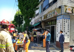 김천서 1t 트럭 가게로 돌진…7명 부상