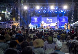 축제 가득한 울릉도'여름이 뜨겁다'..오징어축제·회당문화축제·해변가요제 열려