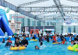 '경주엑스포 여름 Pool 축제' 한여름 피서지 '각광'…버블파티 '인기 짱'