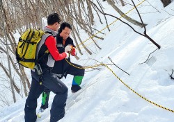 신이내린 선물, 울릉의 아름다운 설산(雪山)엔 안전이 최고…성인봉 등산로 간이 안전유도선 설치