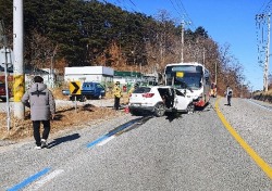 경북 울진서  시내버스 SUV차량 '쾅'…1명 숨지고 8명 부상