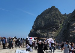 독도 사랑 예술인 연합회, 현충일 앞두고 독도서 이색 합동 공연 펼쳐