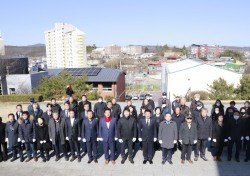 강대식 의원, 선거구 통합 첫 일정으로 군위군 충혼탑 참배