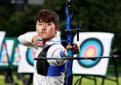 '예천의 아들' 김제덕…한국男 양궁, 올림픽 3연패 위업