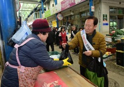 박현국 봉화군수, 추석명절맞아 전통시장서 장보기행사 실시