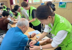 봉화군 찾아가는 농촌왕진버스, 맞춤 진료 호응…의료사각지대 해소