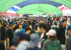 [포토뉴스]‘역대 최대 인파' ‘2024경북영주 풍기인삼축제’사흘째 성황