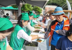 섬 아낙이 건네준 울릉향토나물 정말 맛있어요…전국관광객 감탄