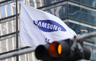 Samsung vows to boost AI chip sales after earnings miss