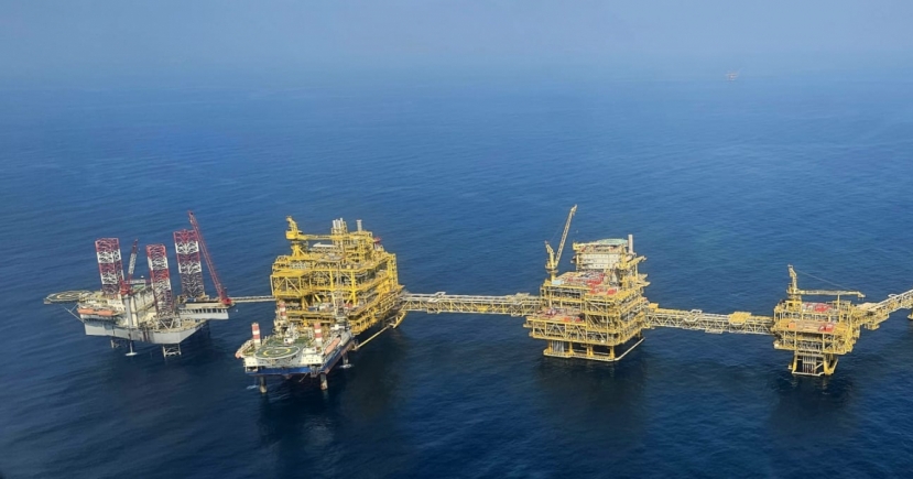 Hanwha Ocean's fixed platfrom achieves early oil production