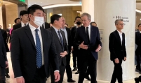 LVMH CEO visits Korea, meets retail business leaders