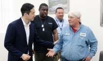 HD Hyundai CEO honors family of Korean War veteran