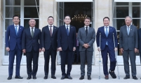 Chaebol chiefs meet with French president