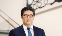 MBK chairman makes donation to promote Korean art at New York's Met