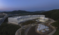 [From the scene] Naver opens massive data center to boost AI, cloud push