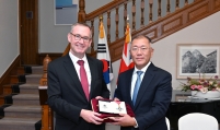 Hyundai Motor chair wins top UK royal honor